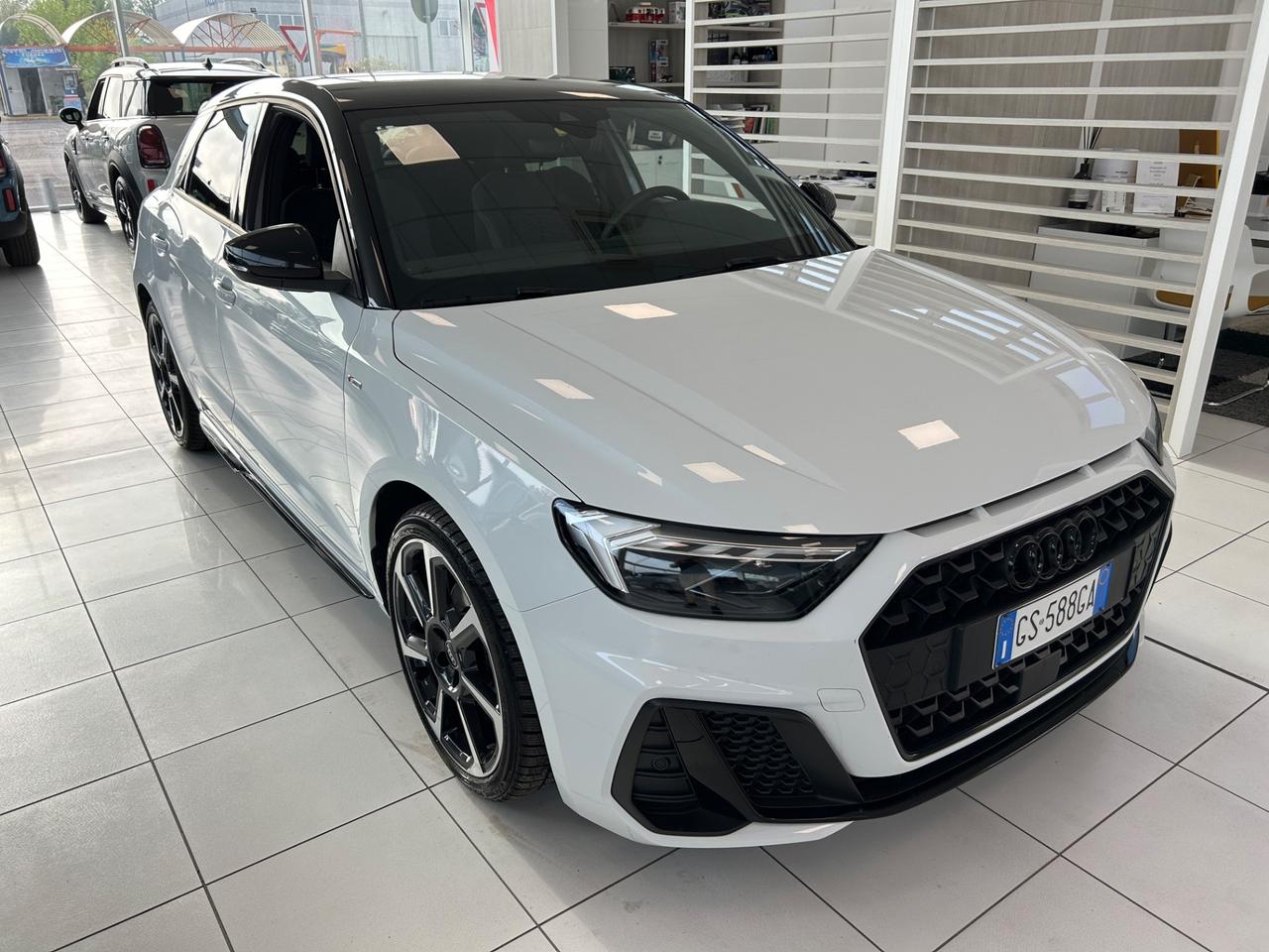 Audi A1 SPB 30 TFSI S tronic S Line Edition Identity Black Neop.