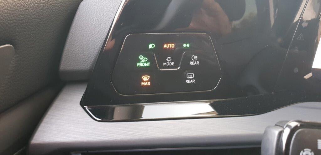 Volkswagen Golf 2.0 TDI 150 CV DSG SCR Style AZIENDALE 11.000 KM