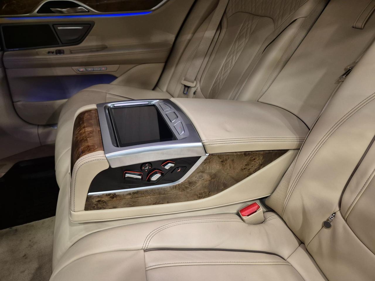 BMW 730 d Luxury auto - ACC/Lim - Cam 360 - Tetto - 4 RUOTE STERZANTI