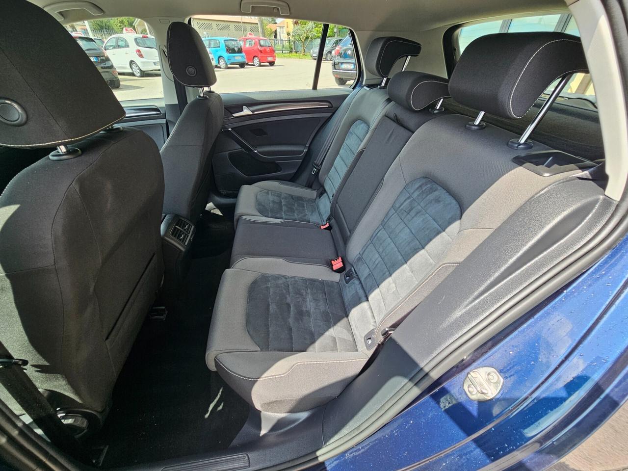 Volkswagen Golf 1.6 TDI DSG 5p. Highline