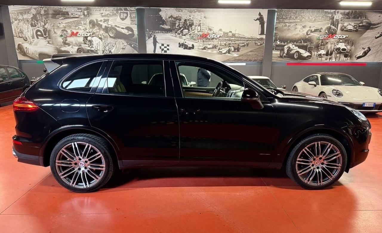 Porsche Cayenne 3.0 Diesel Platinum Edition Full-Optional Gancio Traino