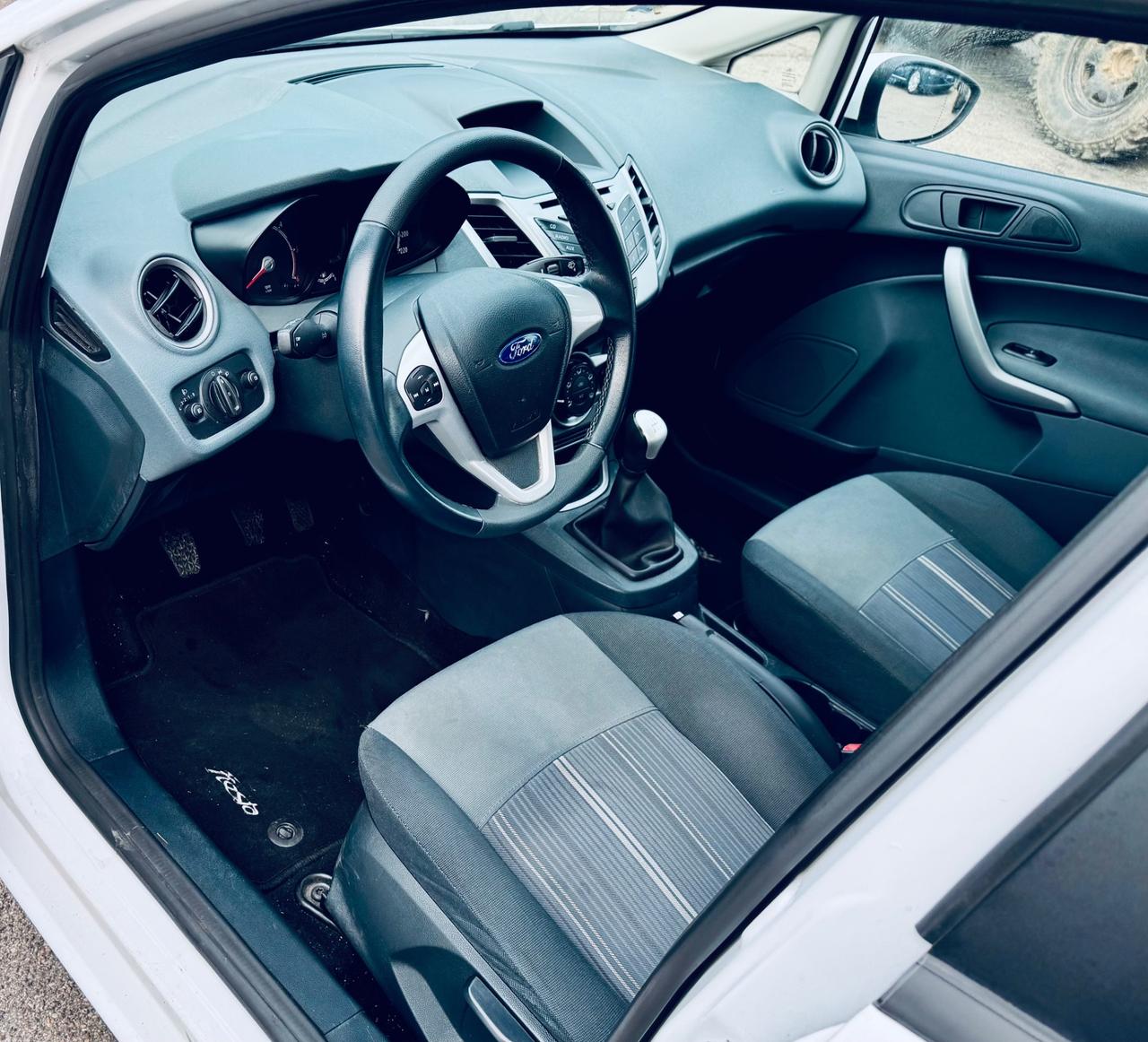 Ford Fiesta 1.4 TDCi 68CV 5 porte Titanium