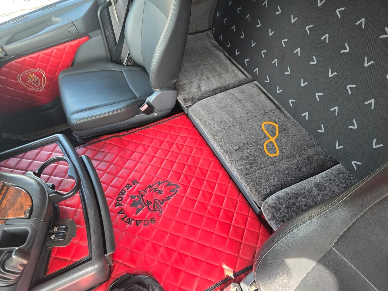 TRATTORE STRADALE SCANIA R450