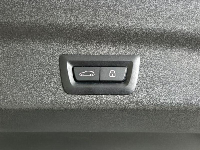 BMW X1 U11 sdrive18d X-Line auto