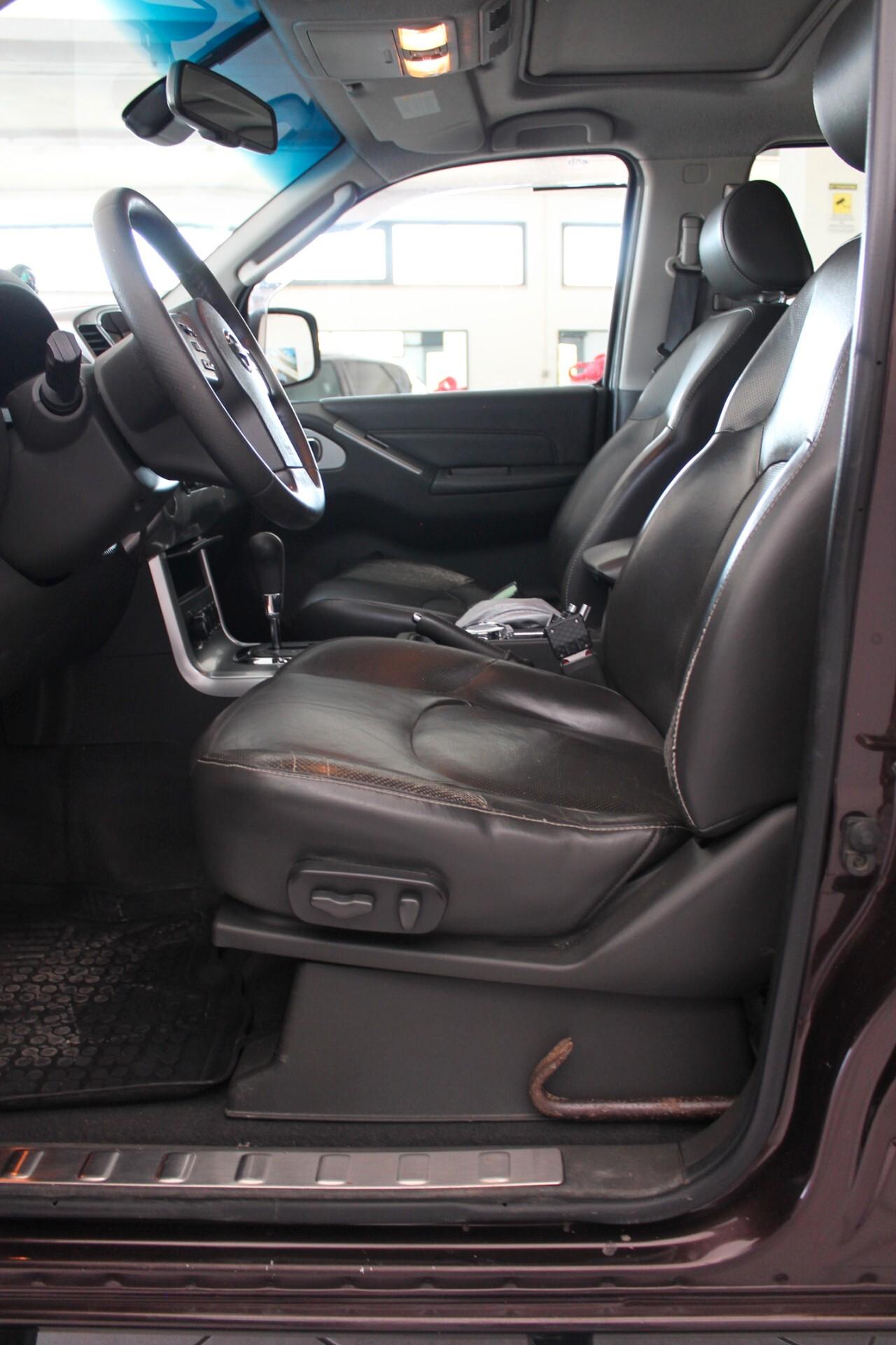 Nissan Navara 3.0 dCi 4 porte Double Cab LE V6