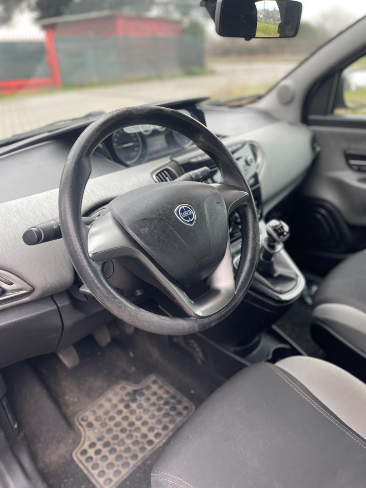 Lancia Ypsilon 0.9 TwinAir 85 CV 5 porte Metano Ecochic Gold