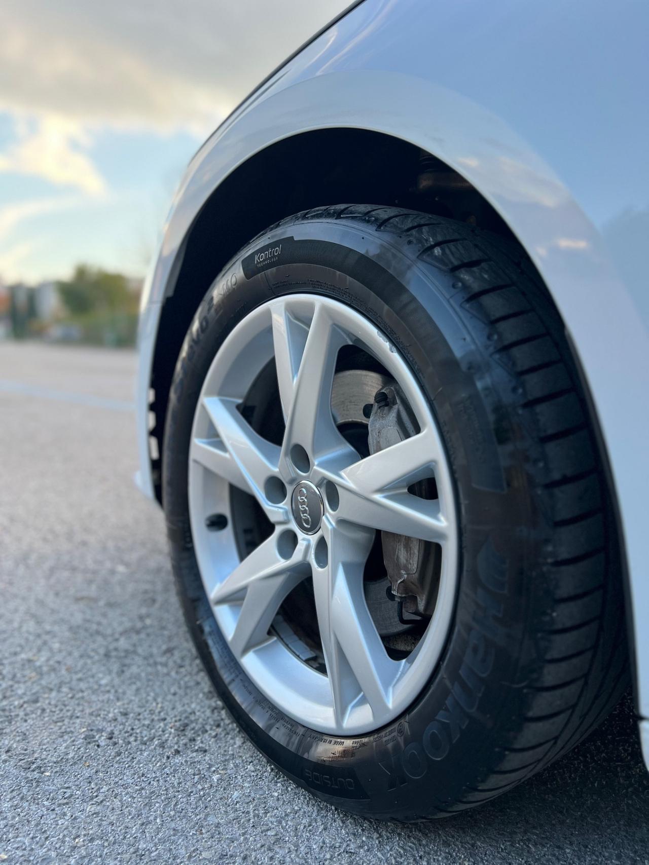 Audi A4 2.0 TDI AVANT Acc.Permute