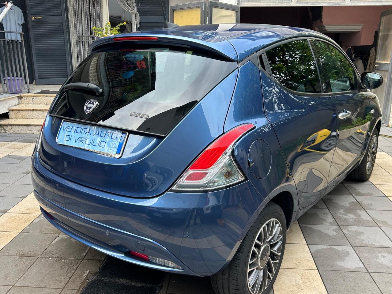 Lancia Ypsilon 1.0 FireFly 5 porte S&S Hybrid Ecochic Gold