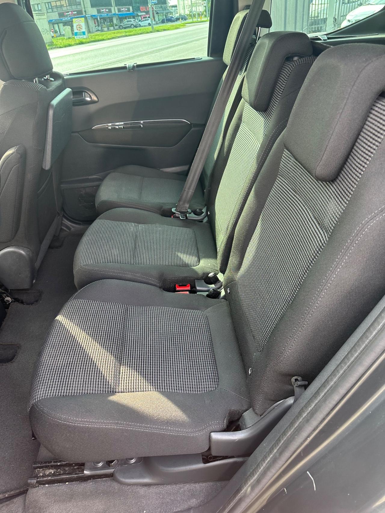 Peugeot 5008 1.6 HDi 110CV cambio robotizzato Tecno