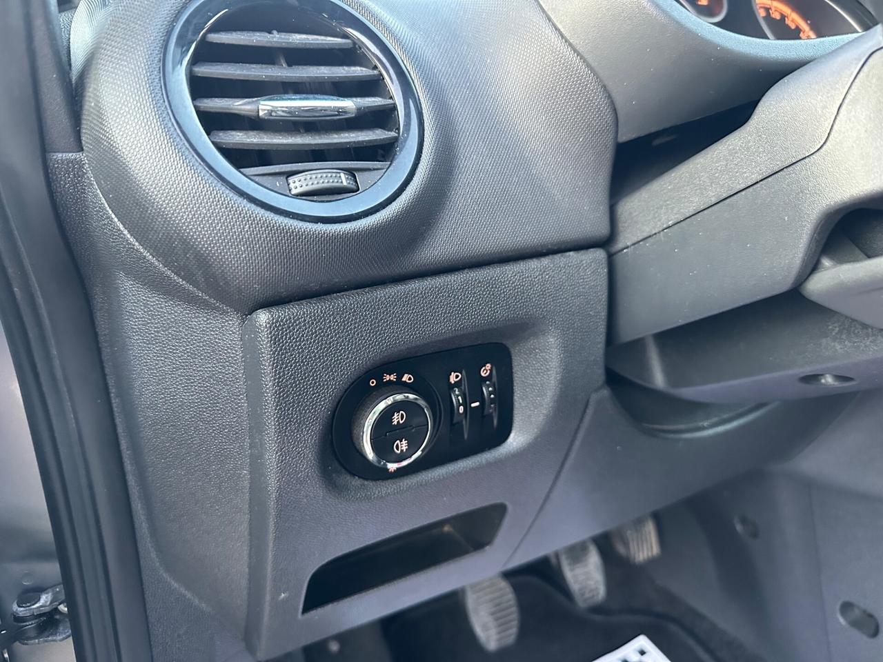 Opel Corsa 2012 1.3 CDTI 75CV b-color X NEOPATENTA