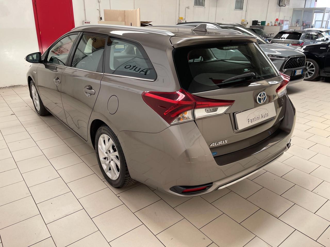 Toyota Auris Business Pack 1.8h cvt-Ok Neopat-LEGGO SOTTO
