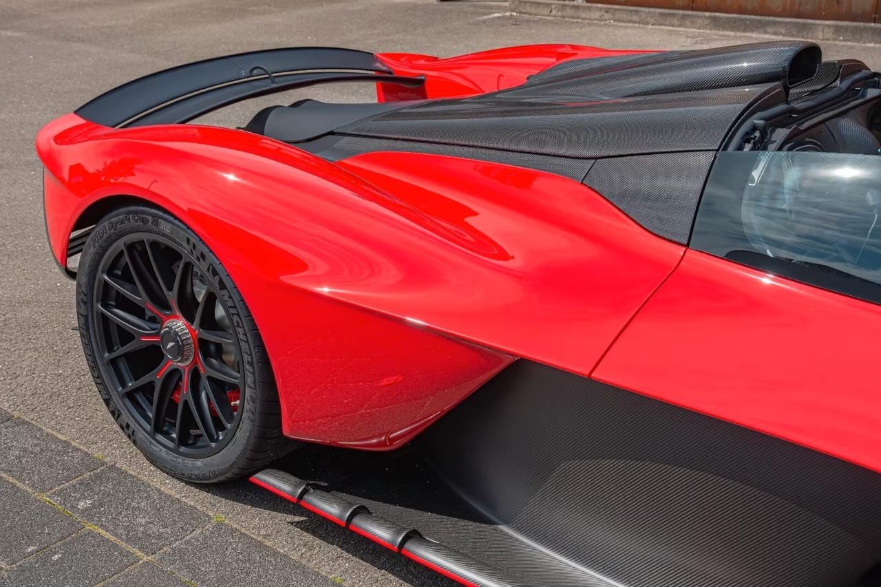 Aston Martin Valkyrie SPIDER *Q-COMMISSION*PIANO DA COLLEZIONE*