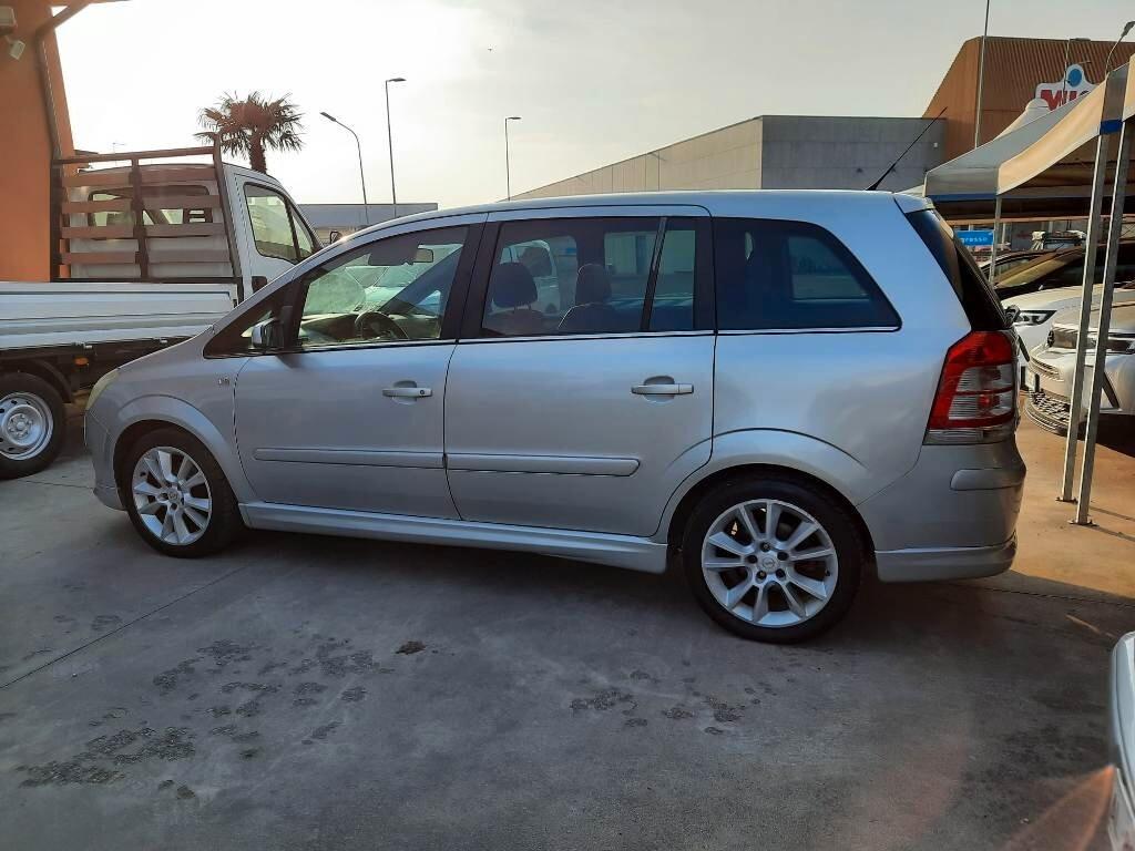 Opel Zafira 1.6 16V VVT Cosmo