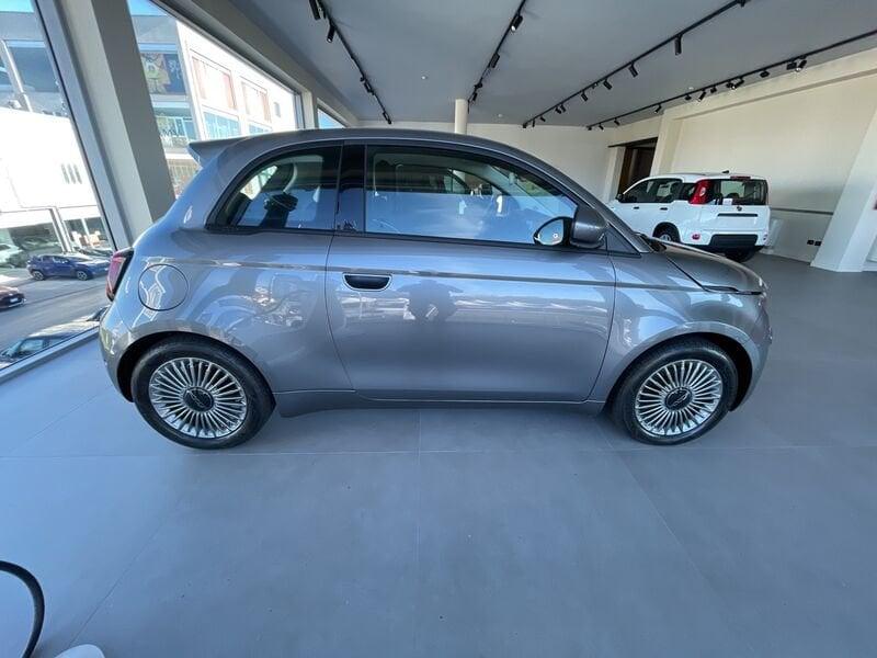 FIAT 500e 500 Nuova 500 Hatchback My23 La Nuova 500 - 320 Berlina