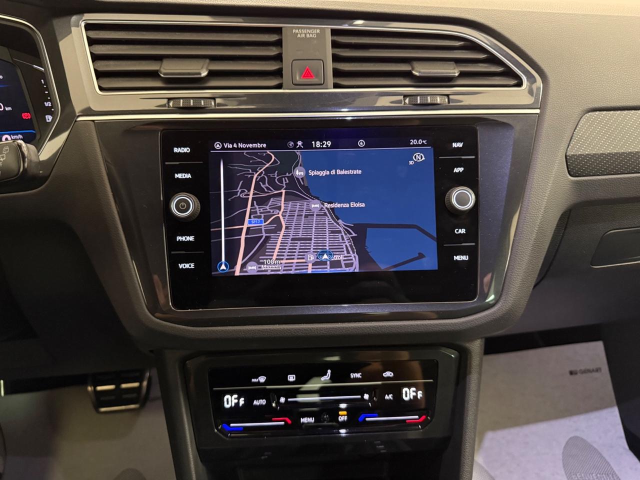 Volkswagen Tiguan 2.0 TDI 150 CV DSG R-Line retro camera, luci ambiente