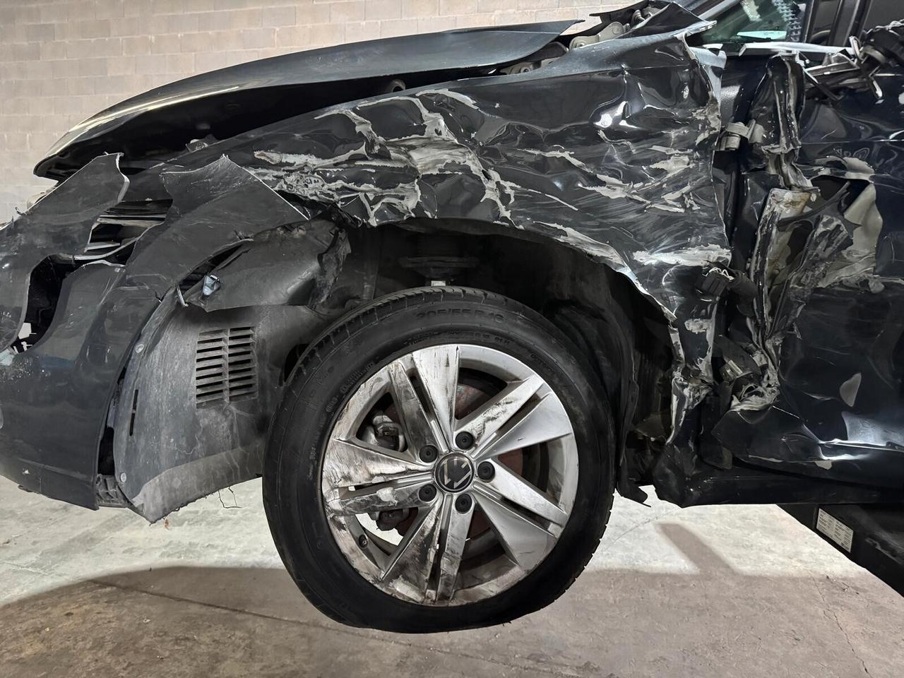 Volkswagen Golf 1.0 etsi 110cv dsg INCIDENTATA