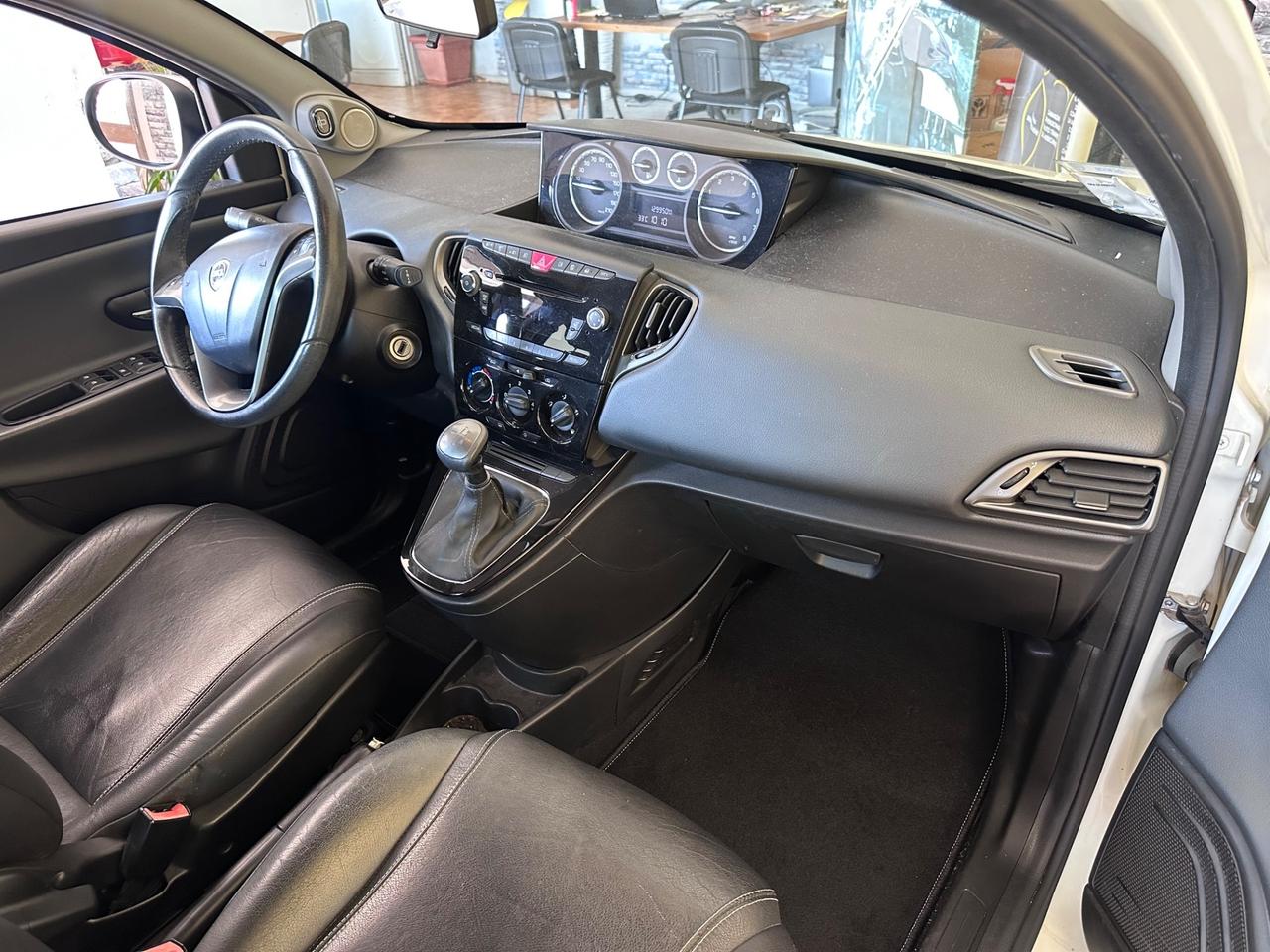 Lancia Ypsilon cambio automatico