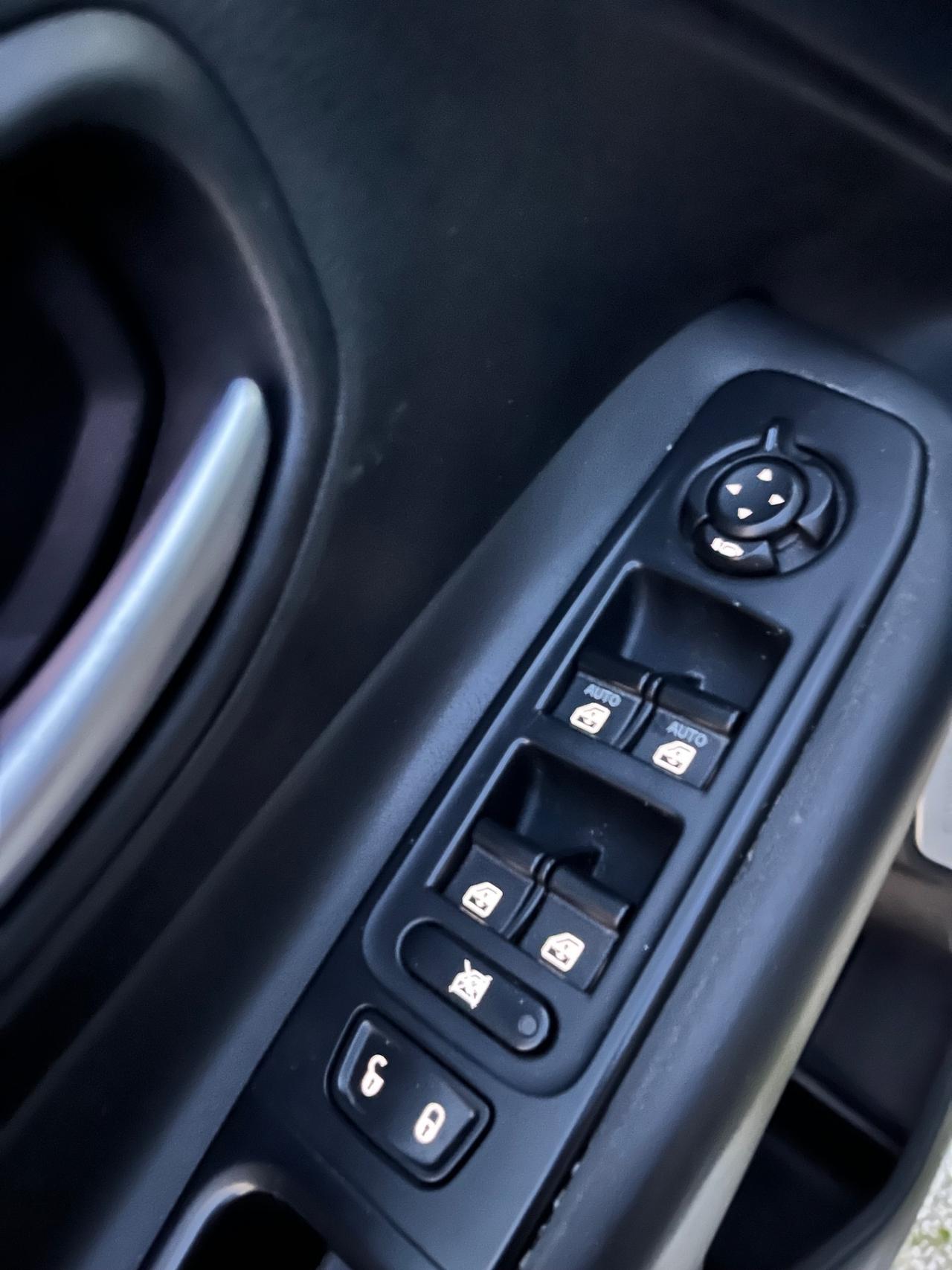 Jeep Renegade 2.0 Mjt 140CV 4WD fari uxeno navigatore