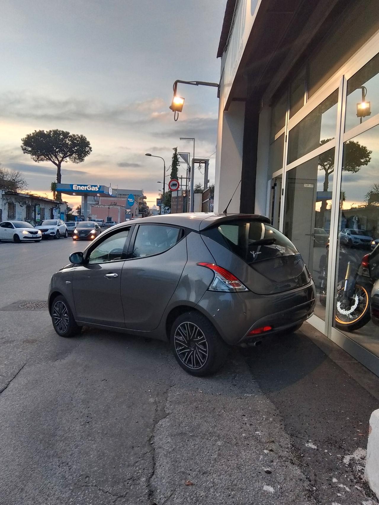 Lancia Ypsilon 1.2 69 CV 5 porte Gold
