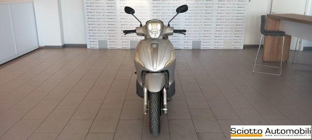 PIAGGIO Beverly 350 .