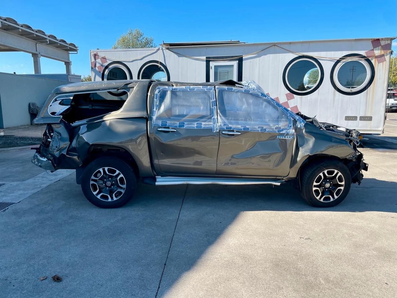 Toyota Hilux 2.4 D-4D 4WD 4 porte Double Cab Lounge ***INCIDENTATO**