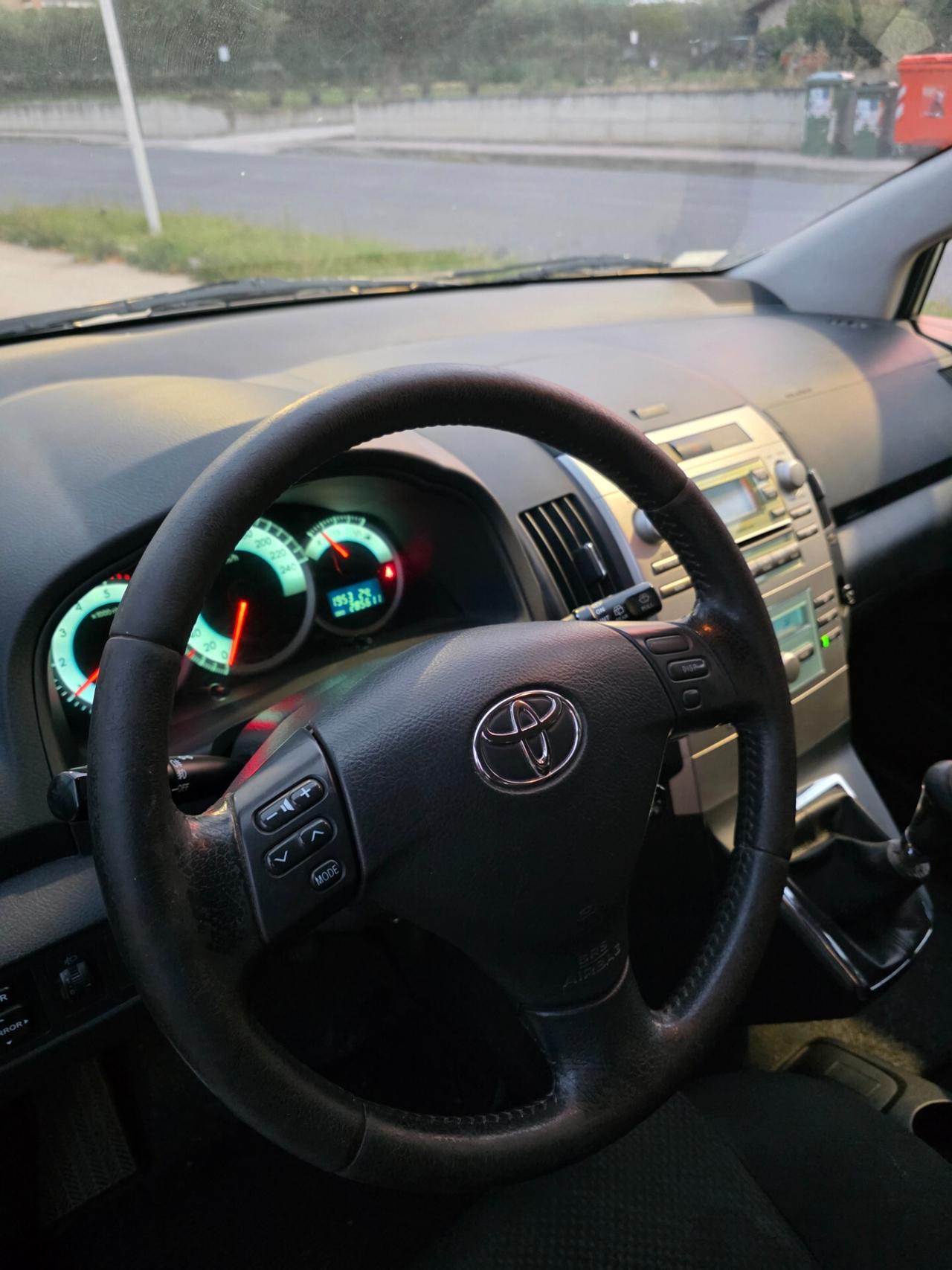 Toyota Corolla Verso 2.2 16V D-4D Sol