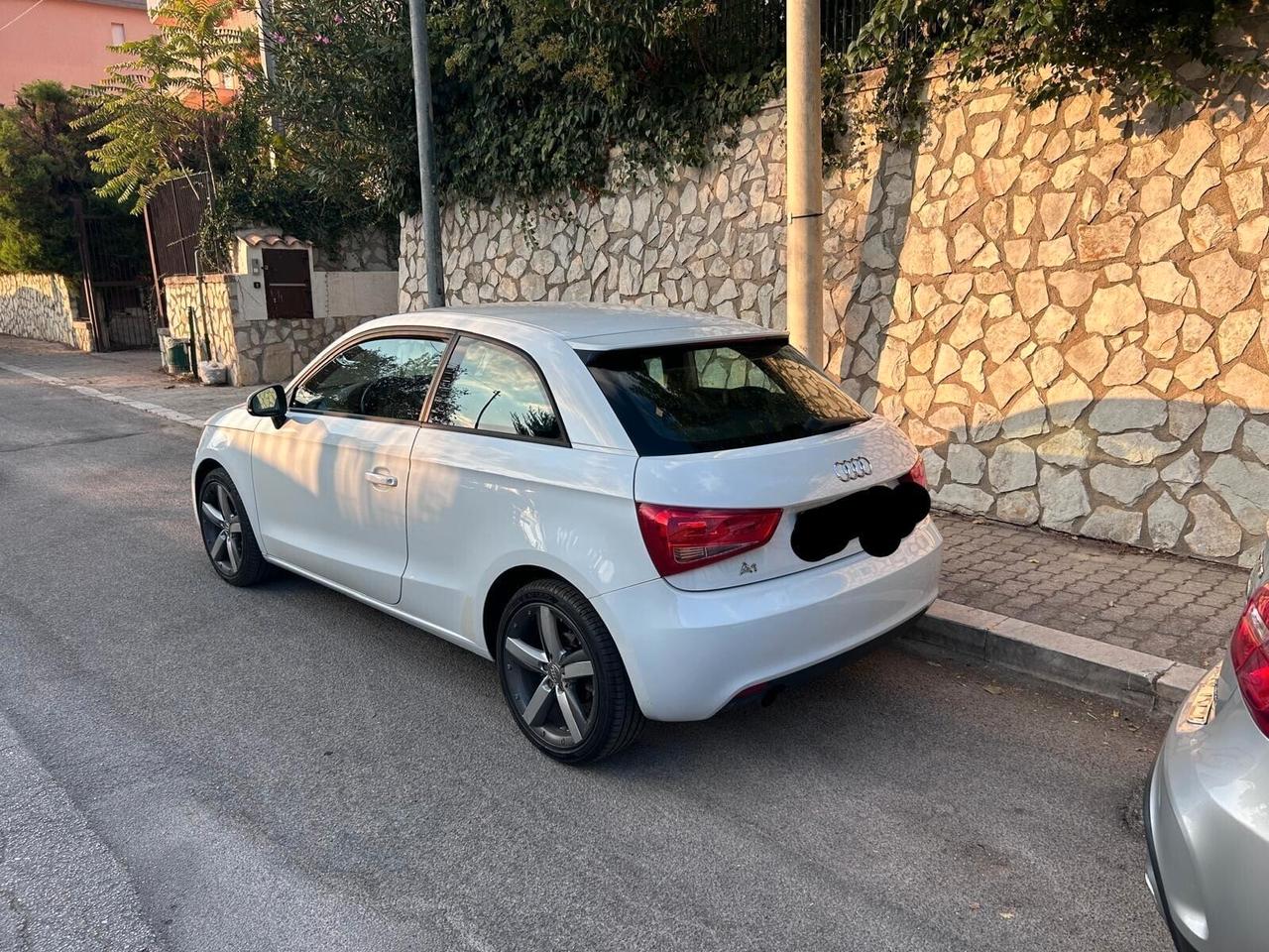 AUDI A1 1.6 TDI 90CV AMBITION 2013 BI-XENON