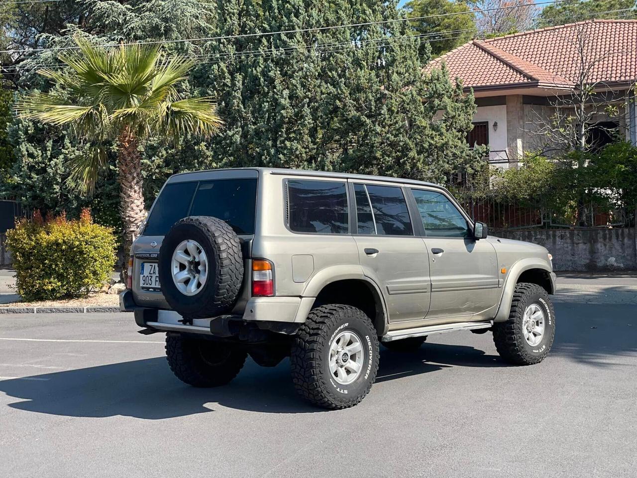 Nissan Patrol 7 posti preparato