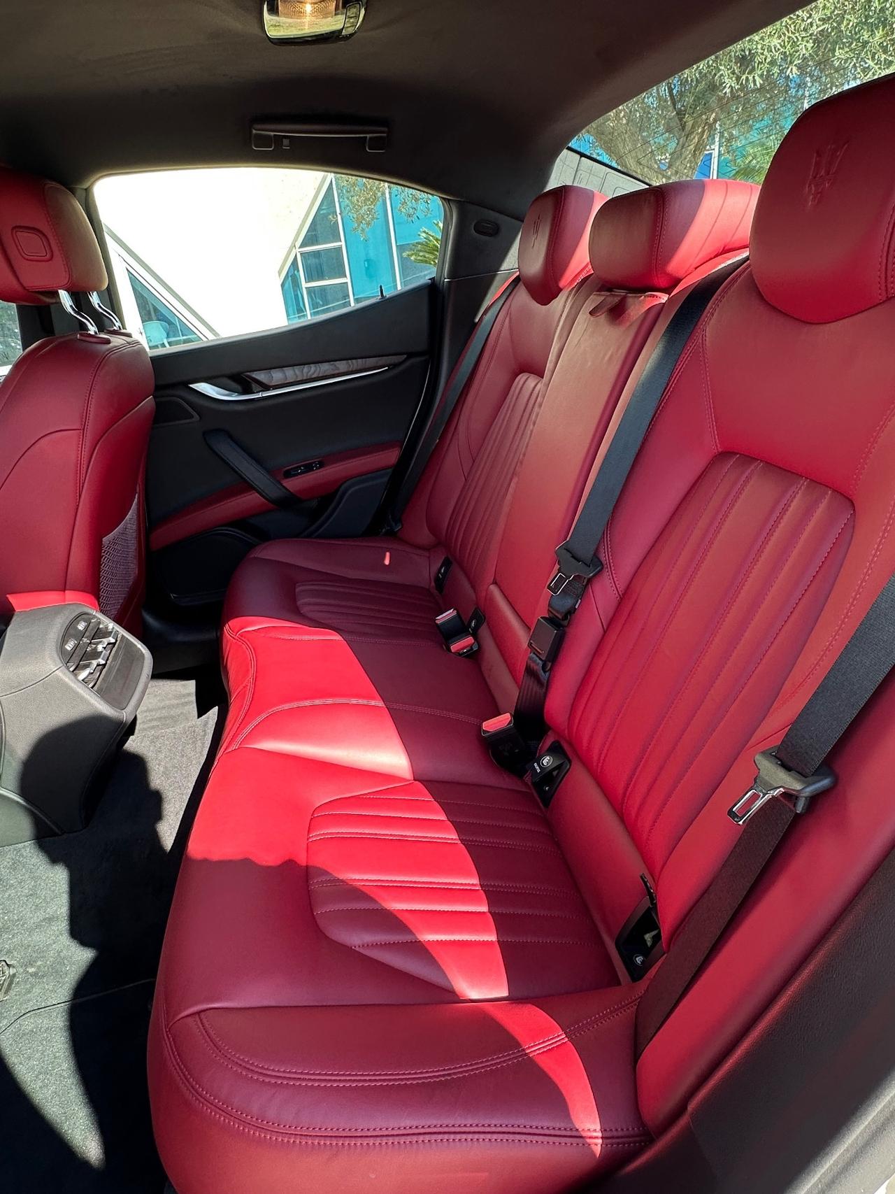 Maserati Ghibli V6 SQ4 410cv possibilità noleggio no scoring