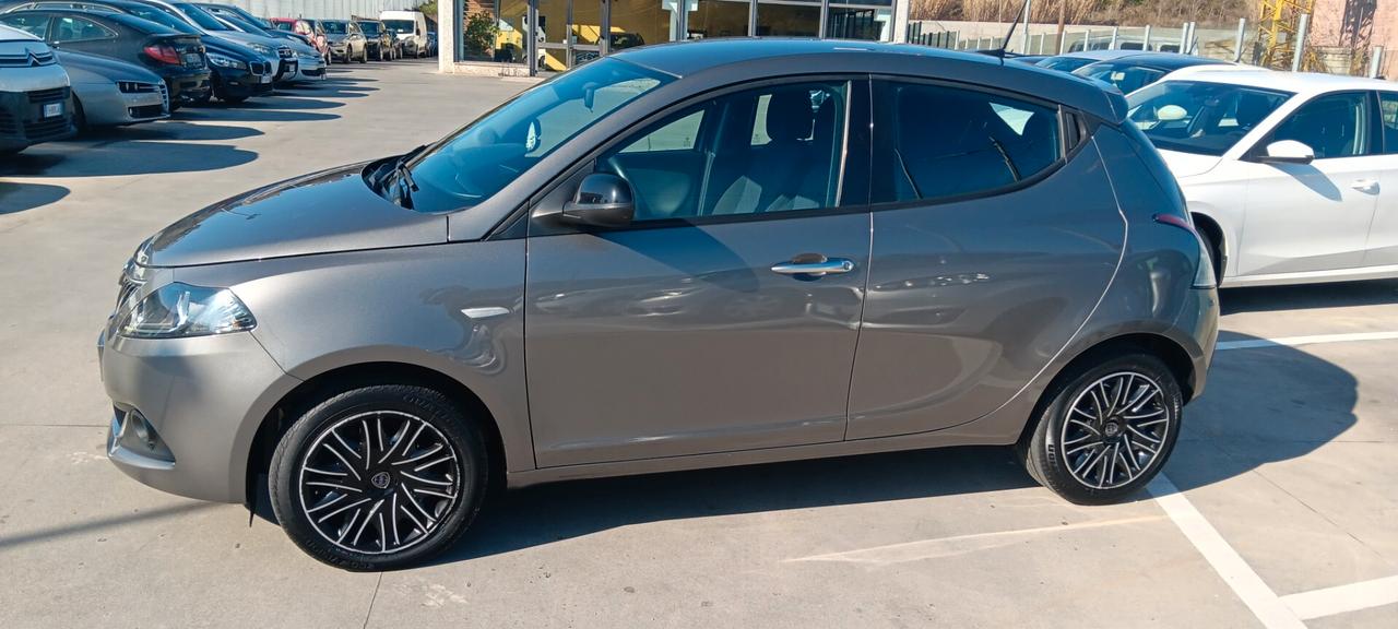 Lancia Ypsilon 1.0 FireFly 5 porte S&S Hybrid Gold