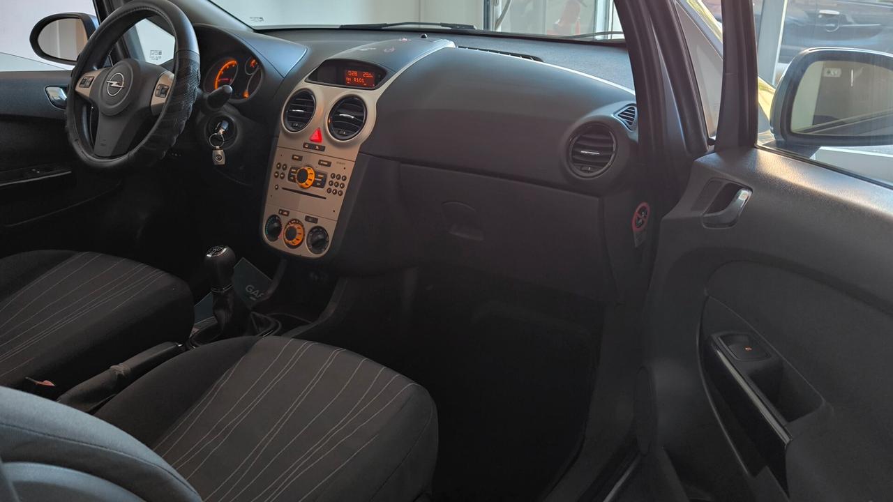 Opel Corsa 1.2 3 porte Sport