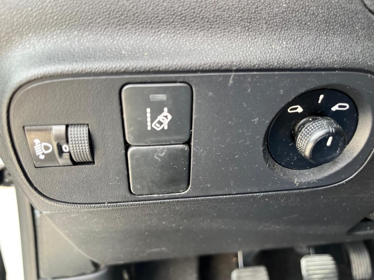 Citroen c3 3 serie SHINE -1.2 benz -82cv- 2017