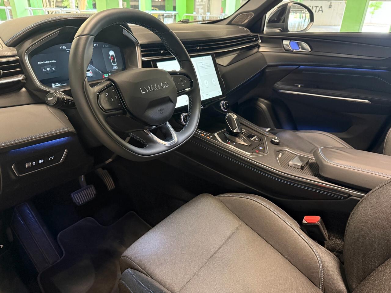 Lynk&co 01 PHEV More