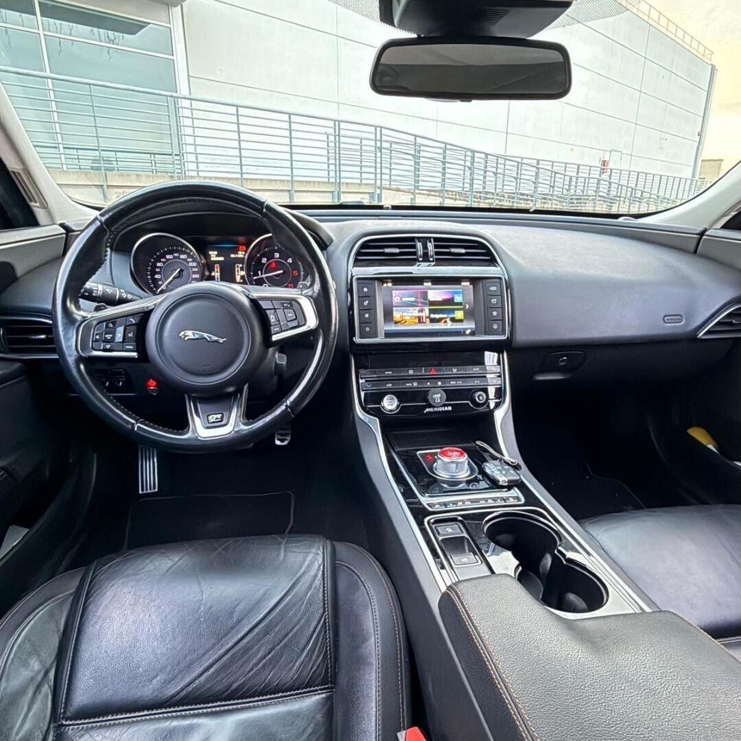 Jaguar XE 2.0 D Turbo aut. Pure **GARANZIA MOTORE**