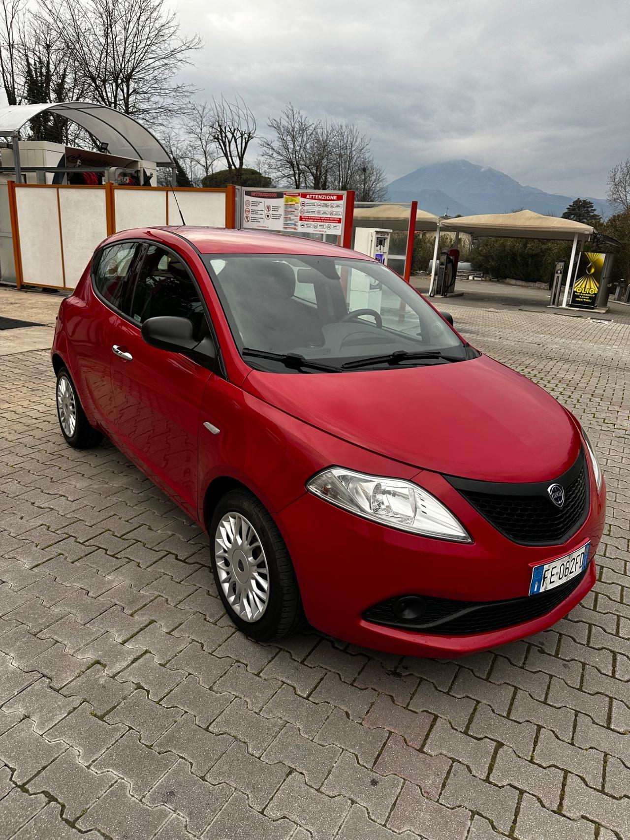 Lancia Ypsilon 1.2 69 CV 5 porte Gold