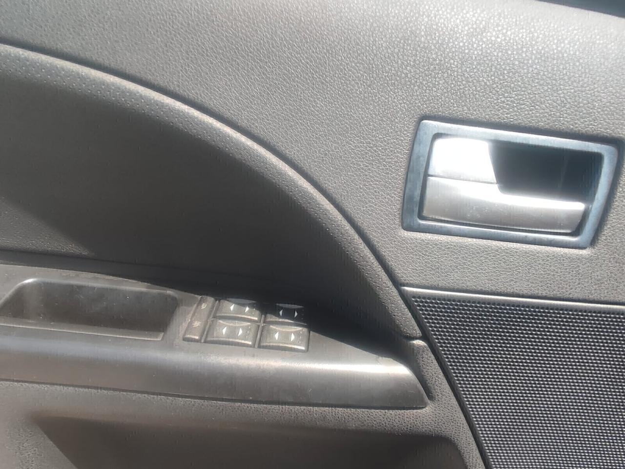 Ford Mondeo 2.0 TDDi cat 4p. Ghia