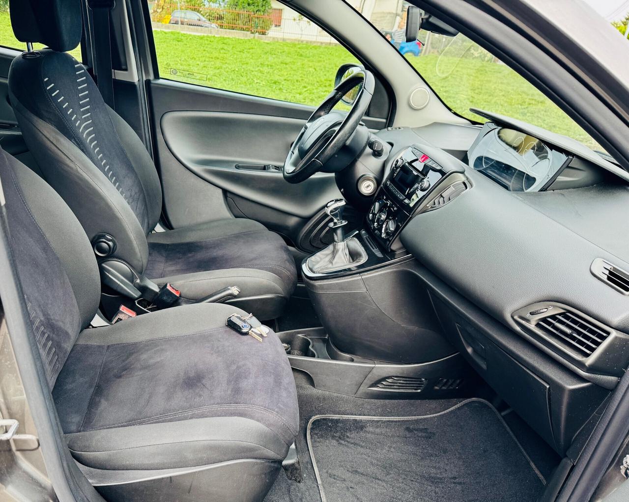 Lancia Ypsilon 1.2 69 CV 5 porte S&S Platinum