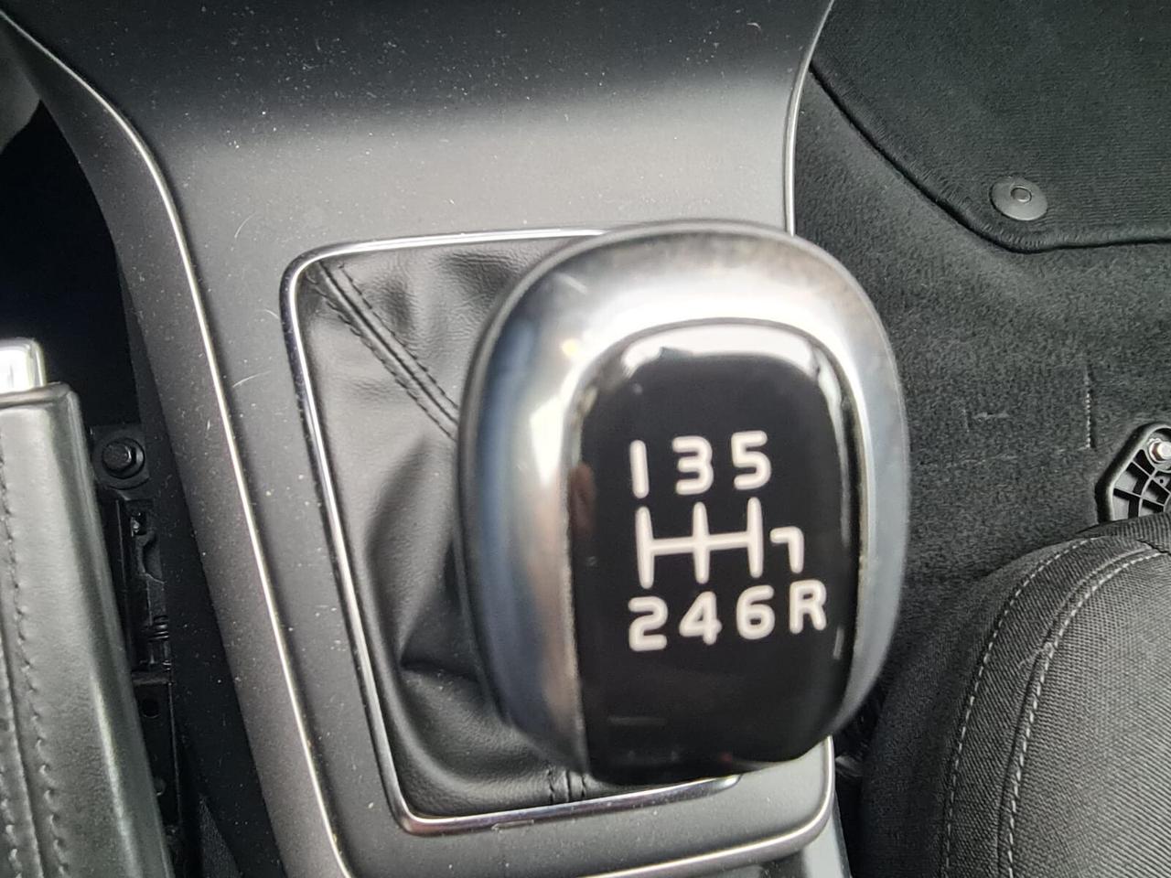 Volvo V40 T3 R-design Kinetic