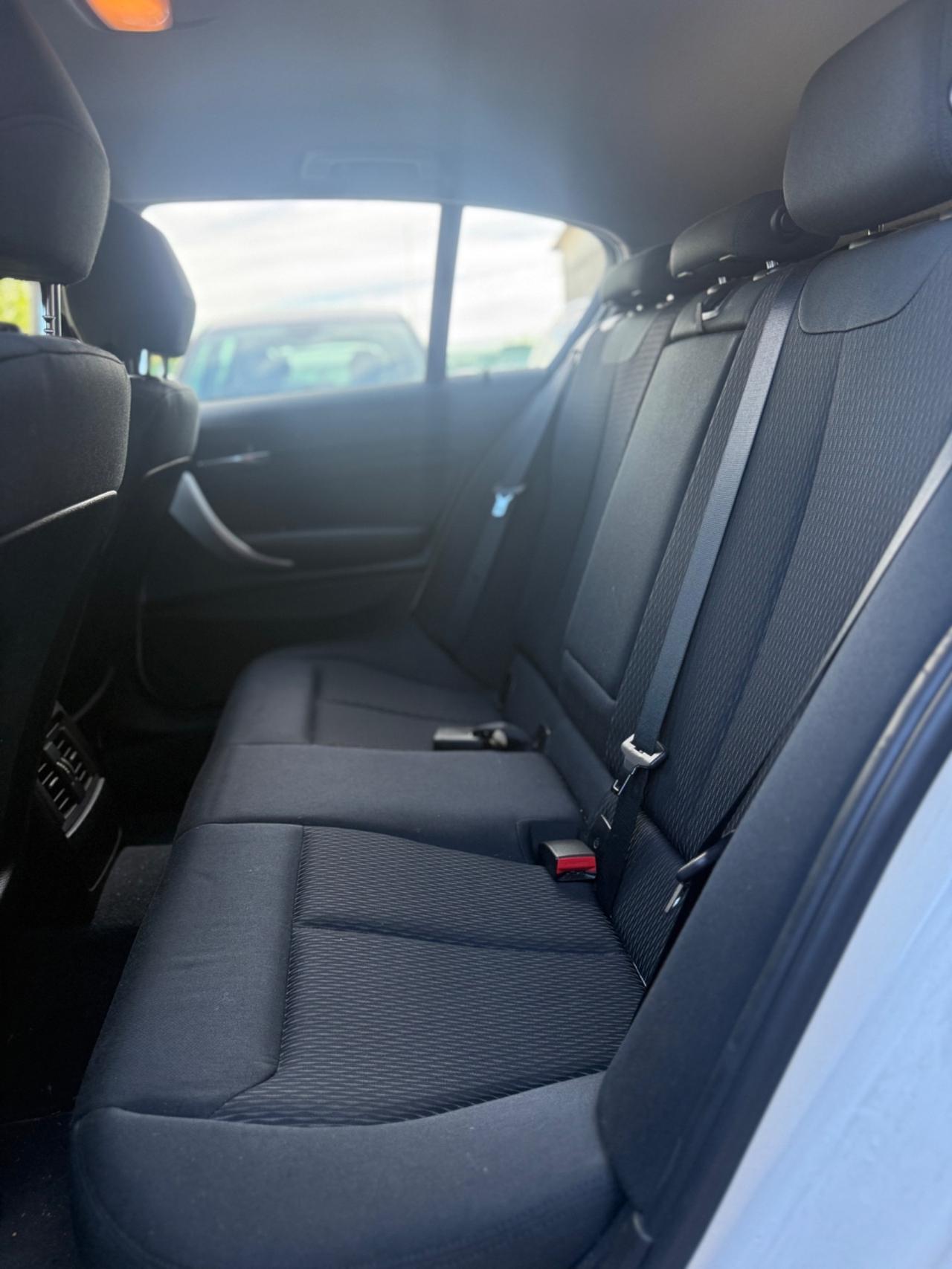 Bmw 118 118d 5p. Unique