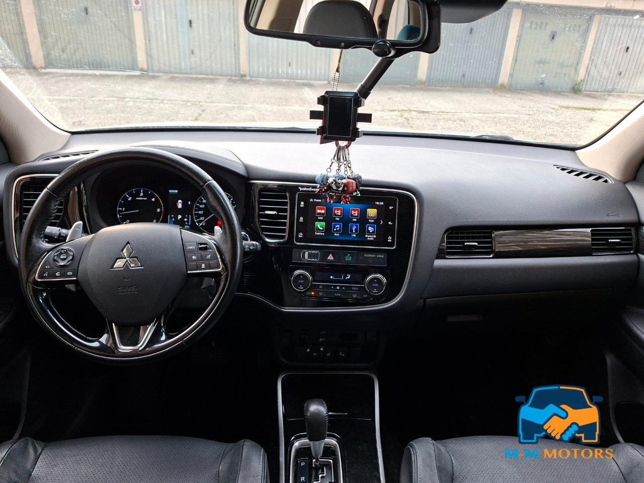 Mitsubishi Outlander 2.2 Instyle Plus Sda awd 7p.ti auto my17