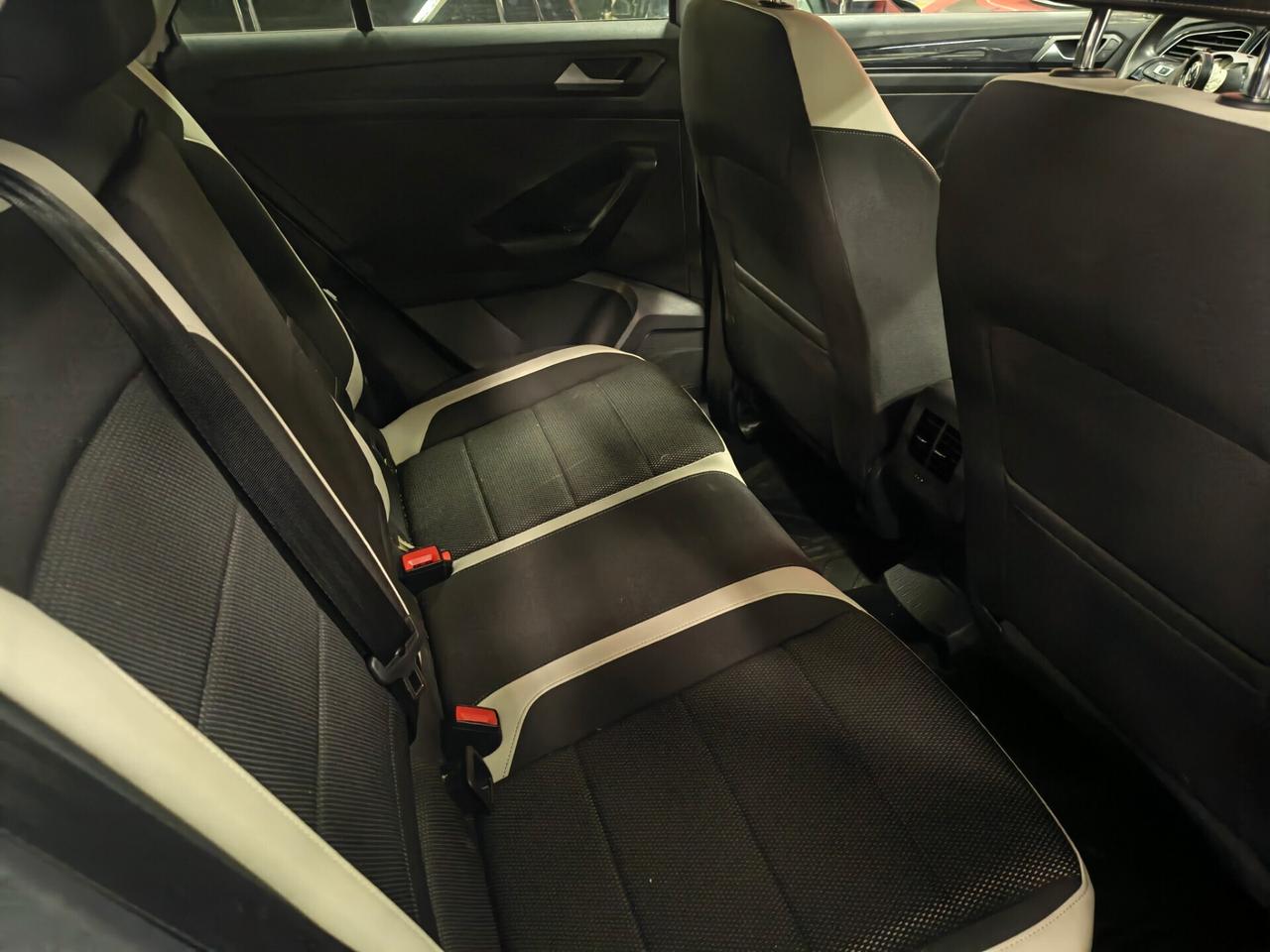 Volkswagen T-Roc 2.0 TDI 4MOTION incidentata