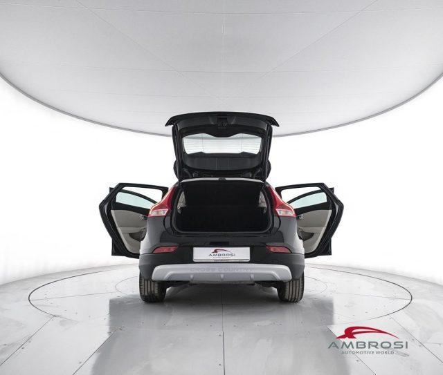 VOLVO V40 Cross Country D2 Volvo Ocean Race