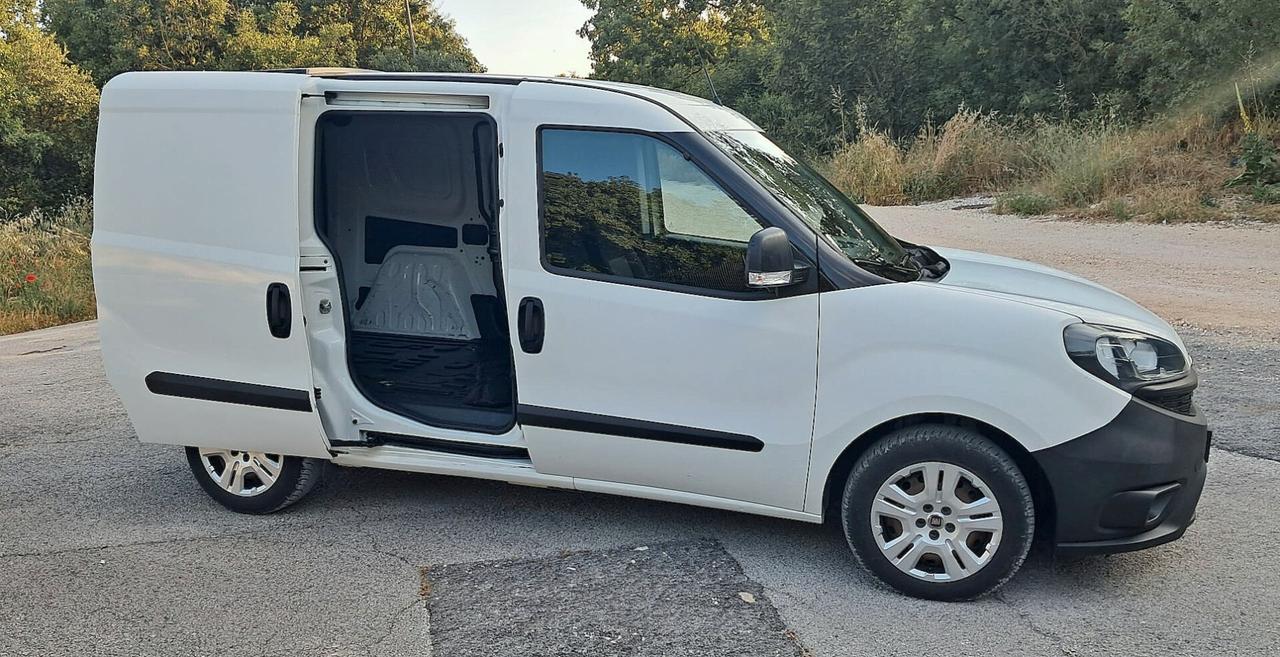 Fiat Doblo 1.6 MJT 105CV S&S PC-TN Cargo Lounge - 3 posti - Doppia porta laterale e voletto posteriore