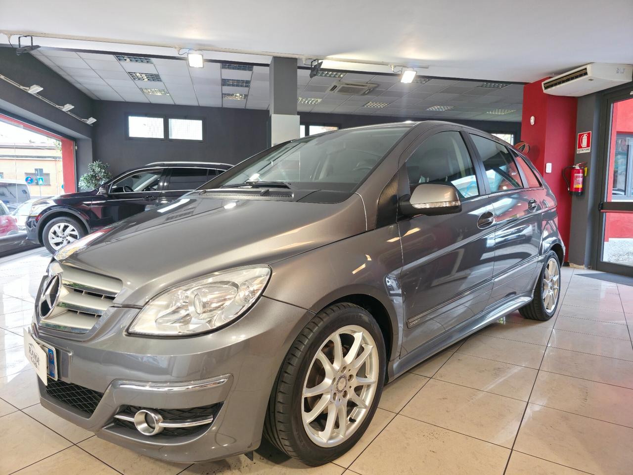 Mercedes-benz B 180 AUTOMATIC