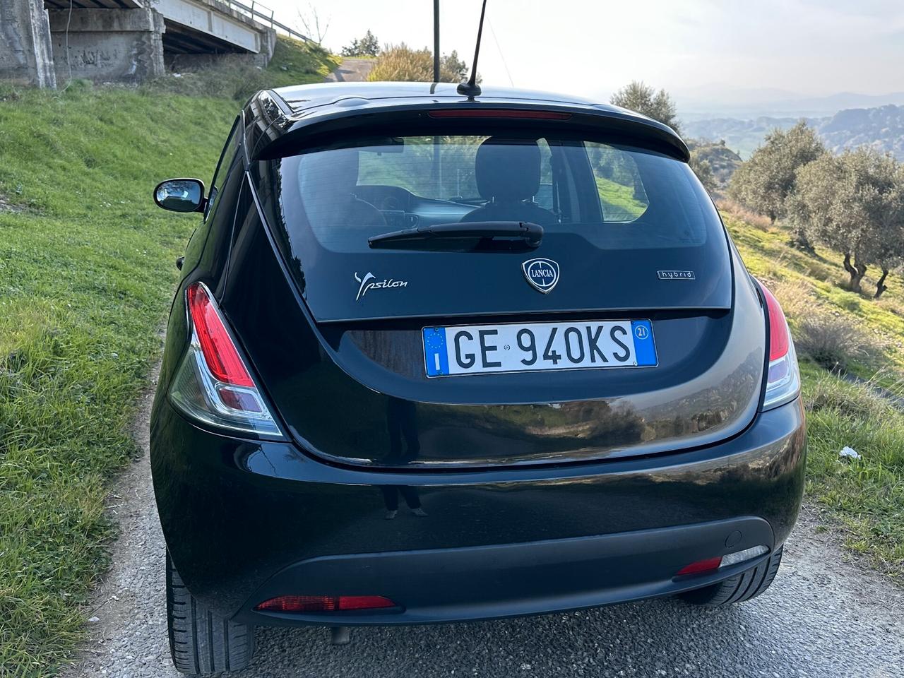 Lancia Ypsilon 1.0 FireFly 5 porte S&S Hybrid Ecochic Silver