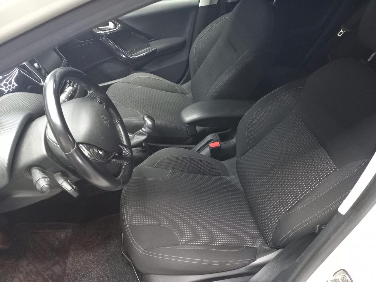 Peugeot 208 PureTech 82 5 porte Allure