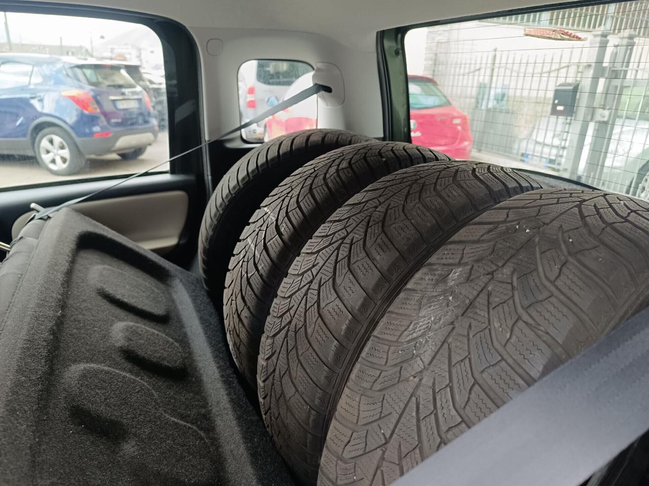 Fiat Panda 0.9 Natural Power Trekking 2 TRENI GOMME