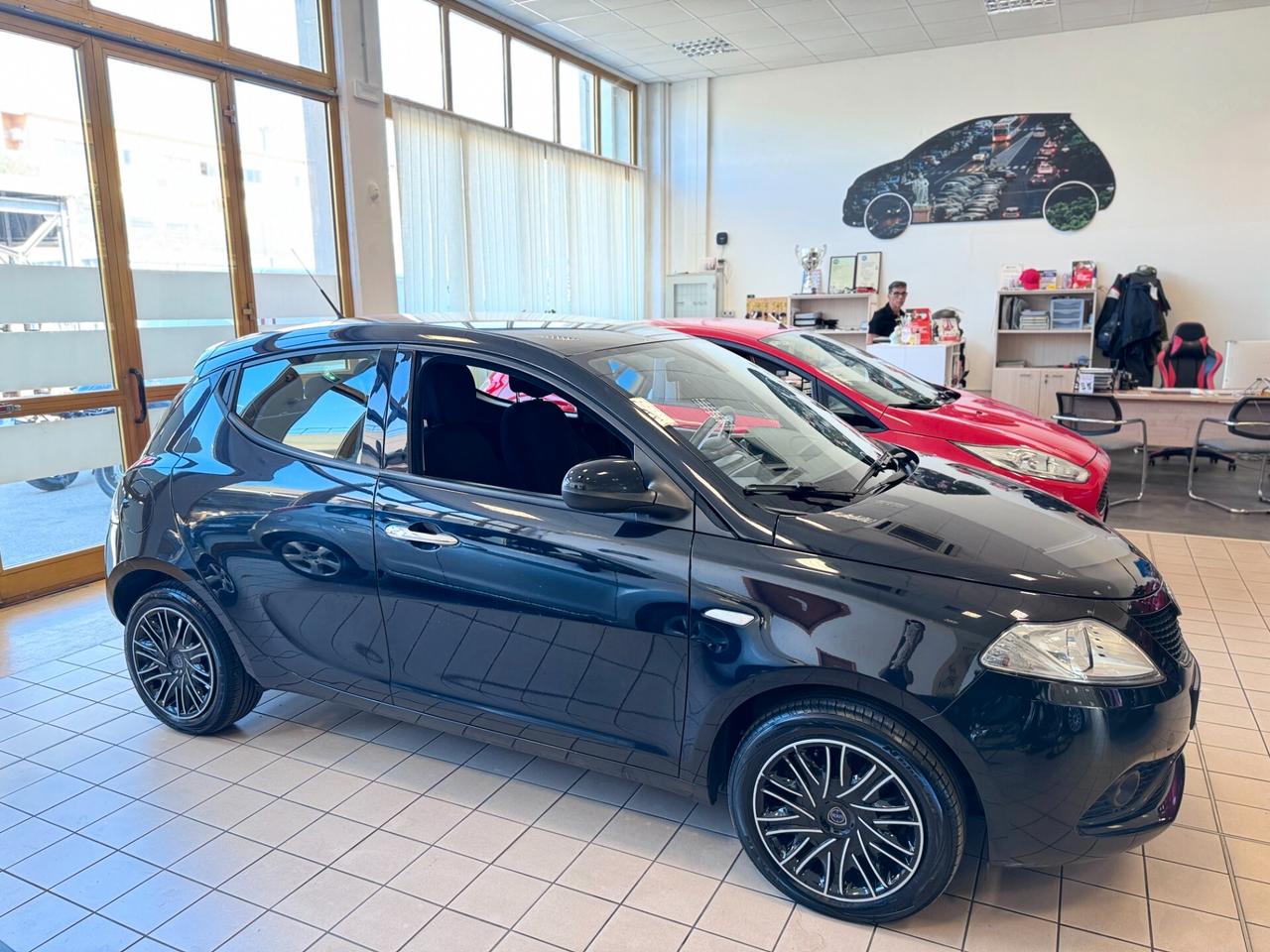 Lancia Ypsilon 1.2 69 CV 5 porte S&S Platinum