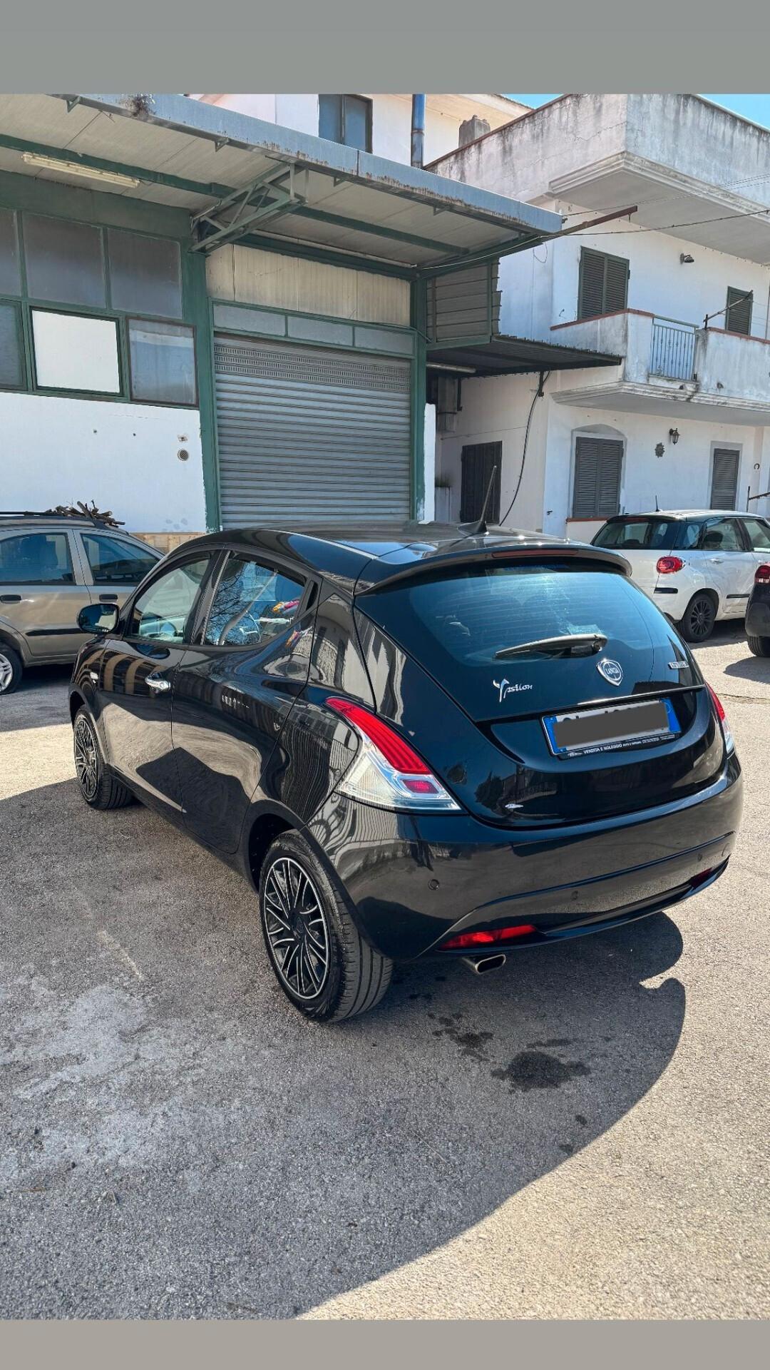 Lancia Ypsilon 1.0 FireFly 5 porte S&S Hybrid Alberta Ferretti