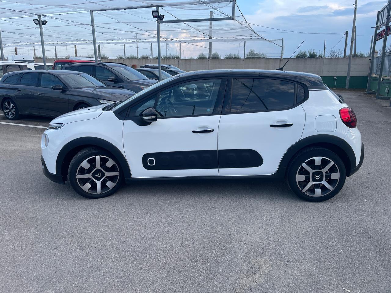 Citroen C3 1.5 BlueHDi 100CV Shine-NAVIGATORE-RETROCAMERA